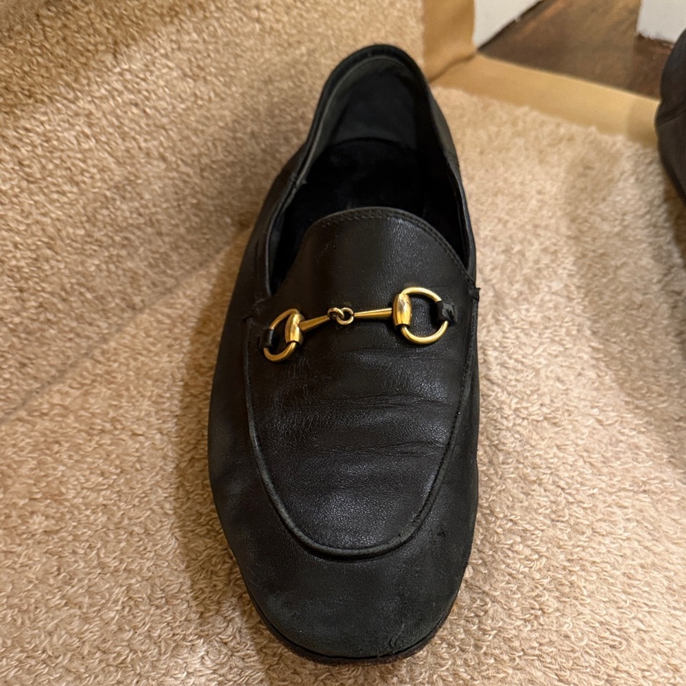 Black Gucci horsebit Leather Loafers with Gold Detail - Picture 3 of 11
